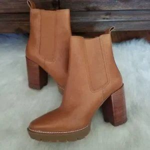 TORY BURCH Miller Chelsea Leather Boot Brown (Almond) Size 9.5- new unworn.